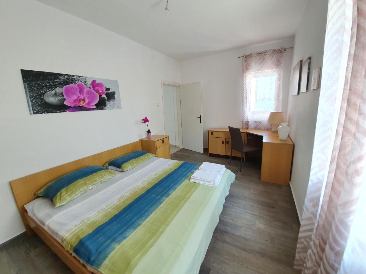 Apartments Dora Vantacici Ngoại thất bức ảnh