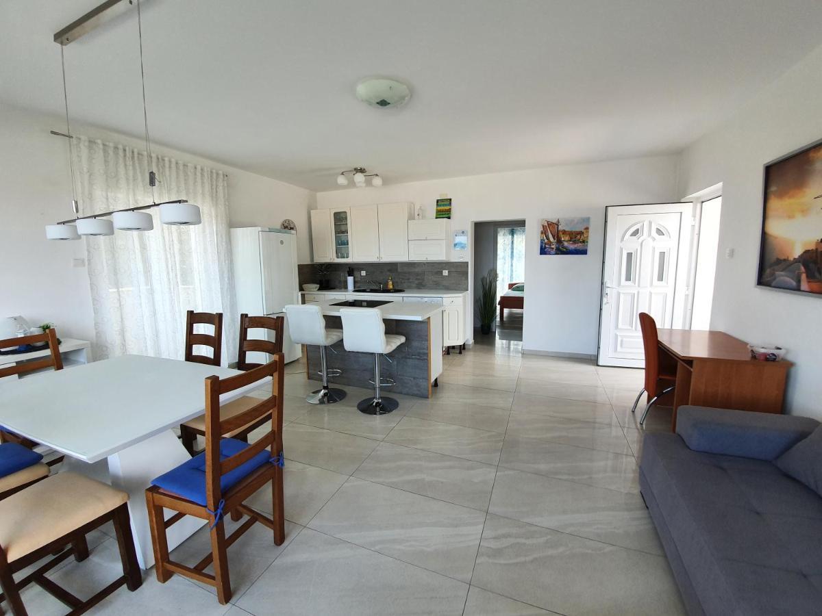Apartments Dora Vantacici Ngoại thất bức ảnh