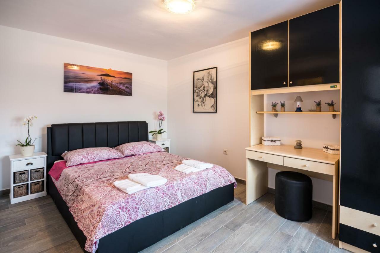 Apartments Dora Vantacici Ngoại thất bức ảnh
