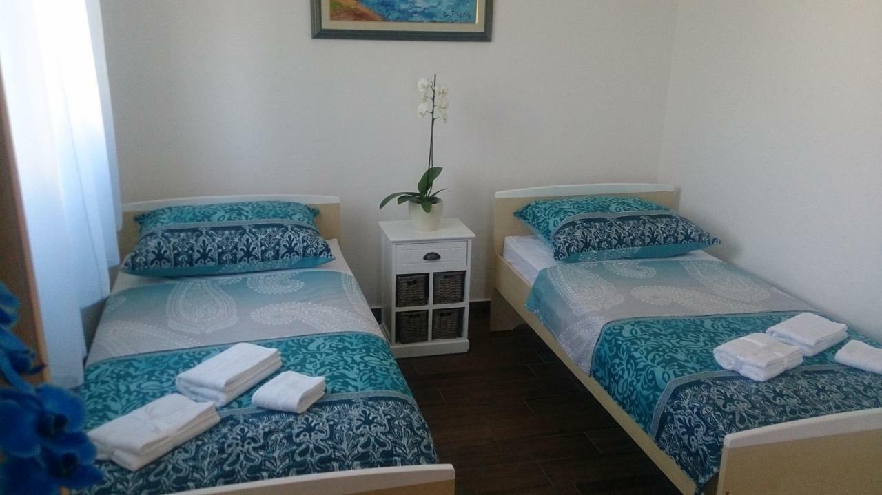 Apartments Dora Vantacici Ngoại thất bức ảnh